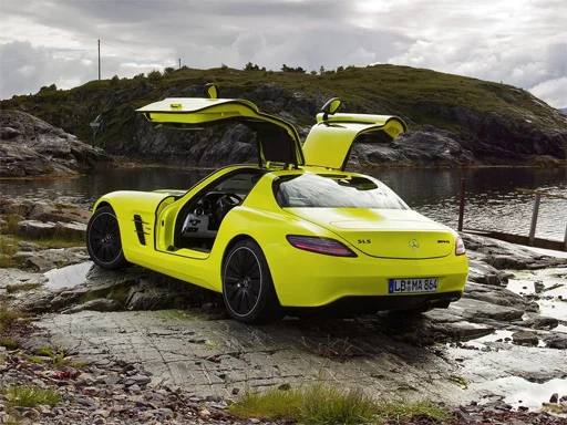 Mercedes SLS E-Cell Yapboz Şöleni!